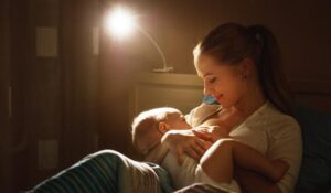 Czy nocne karmienie jest normalne dla rocznego dziecka?