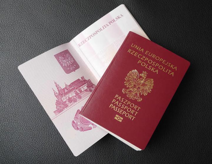 Czy przy odbiorze paszportu obecność dziecka jest konieczna?