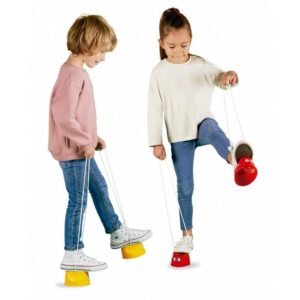 Jak samodzielnie stworzyć szczudła dla dzieci – kreatywna zabawa w domu