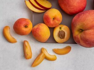 Owoce pestkowe a karmienie piersią: co warto wiedzieć?