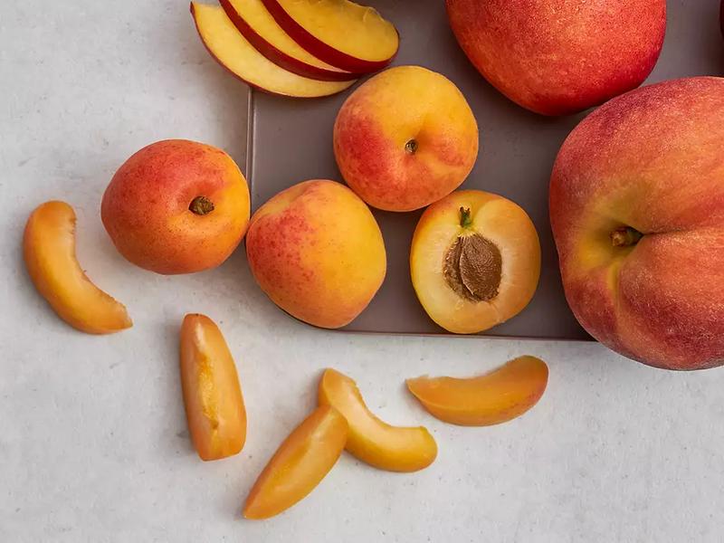 Owoce pestkowe a karmienie piersią: co warto wiedzieć?