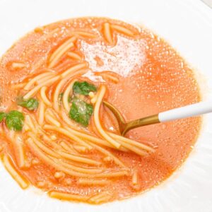 Zupa pomidorowa: zdrowy wybór dla mam karmiących piersią