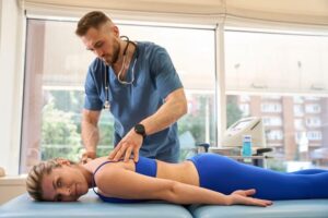 Odzyskaj formę: fizjoterapia po porodzie w Warszawie dla młodych mam