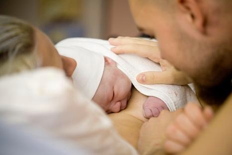 Kiedy wrócić do współżycia po porodzie naturalnym? Przewodnik dla świeżo upieczonych mam